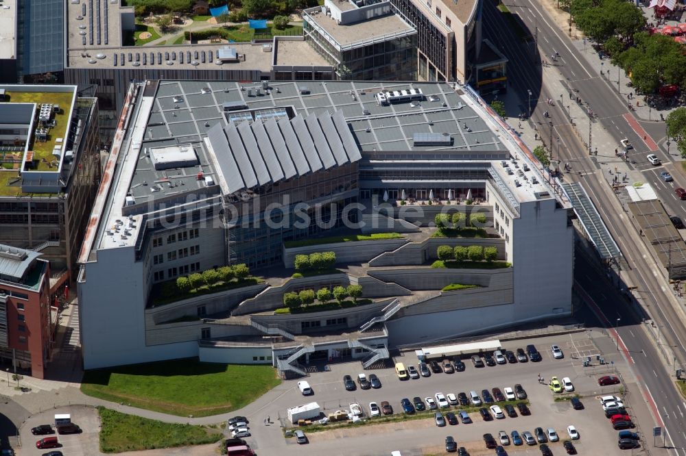 Dresden von oben - Gebäude des Kaufhauses Karstadt Dresden in Dresden im Bundesland Sachsen