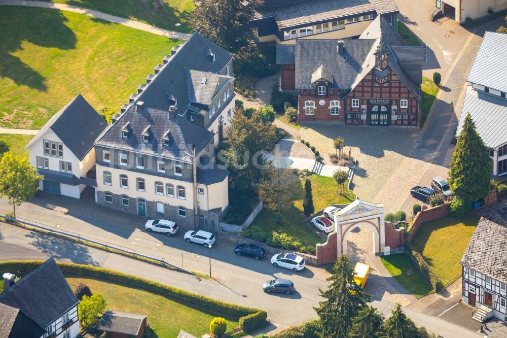 Olsberg von oben - Gebäude des Kinder- und Jugendheimes JUGENDHILFE Olsberg in Olsberg im Bundesland Nordrhein-Westfalen, Deutschland