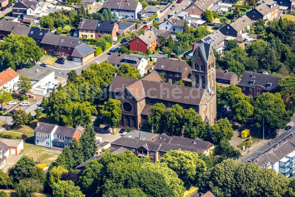 Oberhausen von oben - Gebäude der Kirche St. Josef Heide in Oberhausen im Bundesland Nordrhein-Westfalen, Deutschland