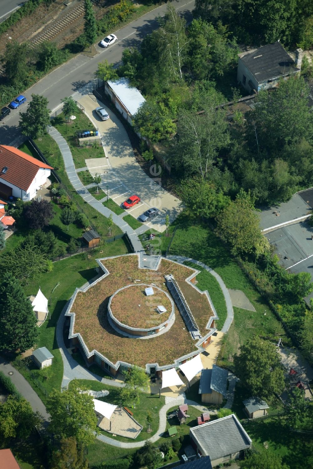 Luftbild Markkleeberg - Gebäude der KITA Kindertagesstätte - Kindergarten Morgenland an der Hohe Straße in Markkleeberg im Bundesland Sachsen