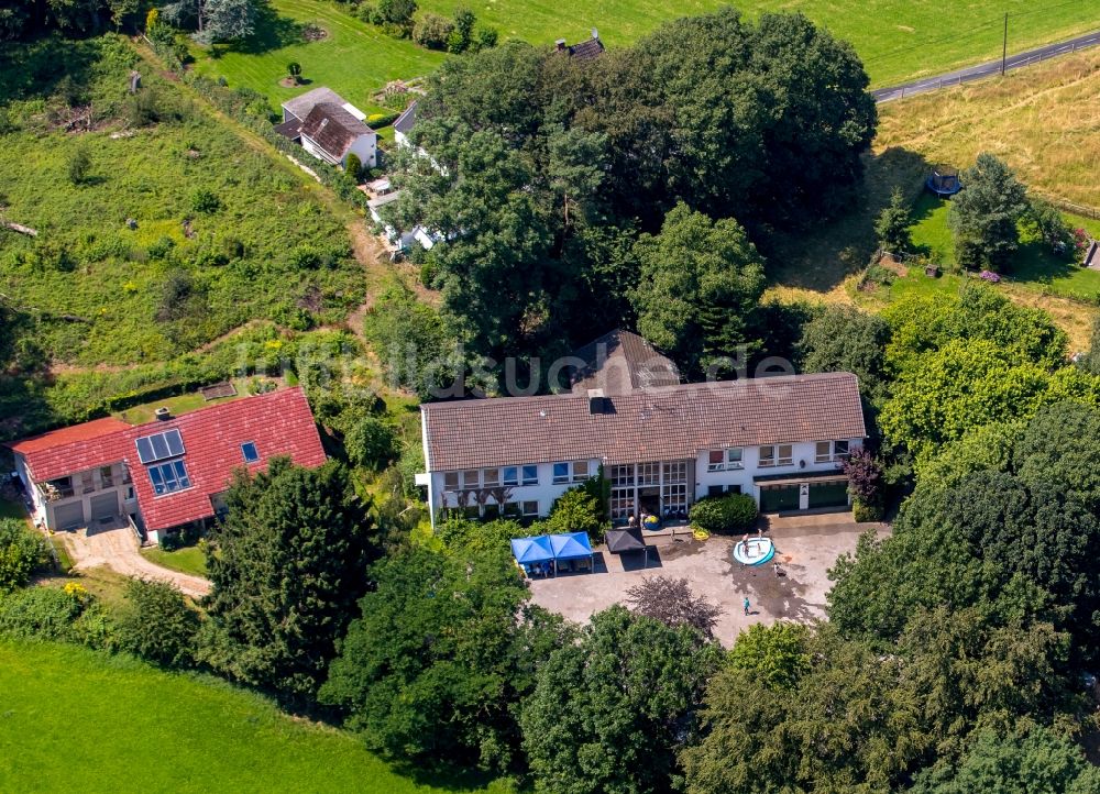 Luftaufnahme Hattingen - Gebäude der KITA Kindertagesstätte - Kindergarten Städt. Kindergarten in Hattingen im Bundesland Nordrhein-Westfalen