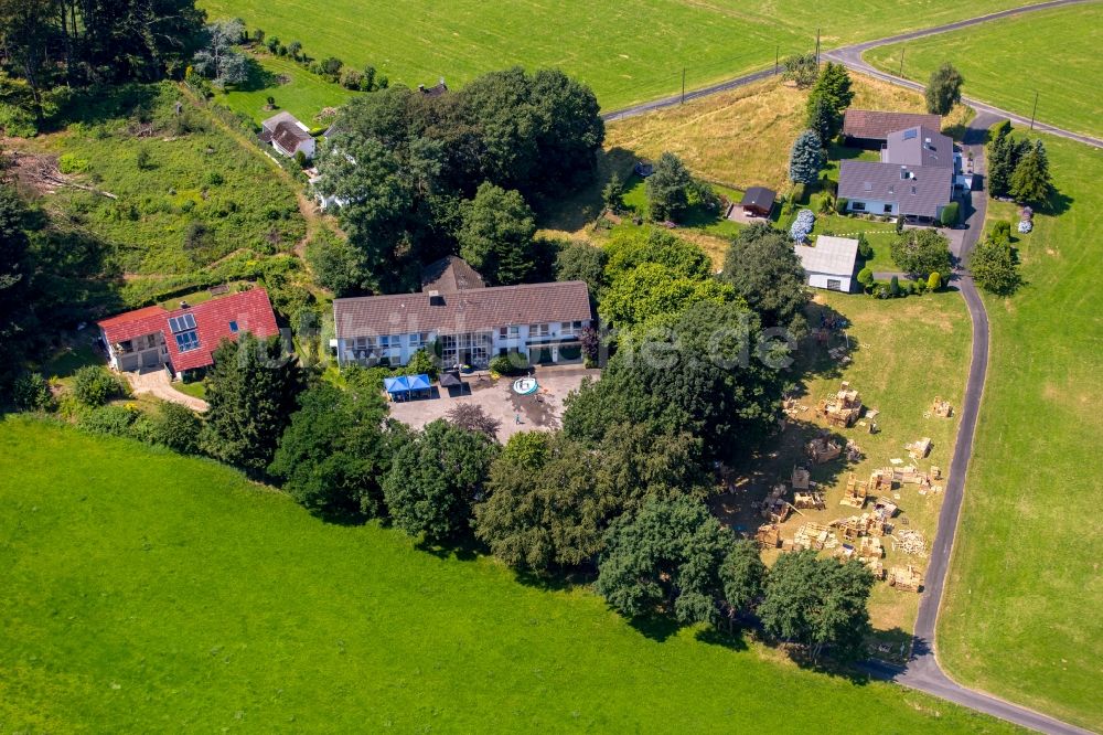 Hattingen von oben - Gebäude der KITA Kindertagesstätte - Kindergarten Städt. Kindergarten in Hattingen im Bundesland Nordrhein-Westfalen