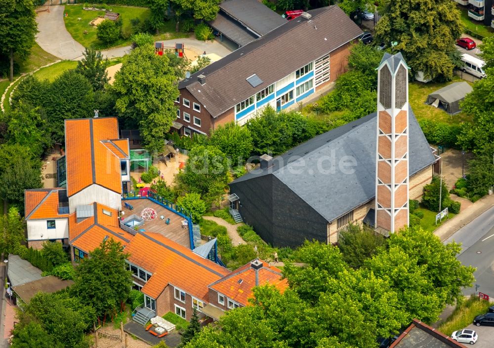 Heiligenhaus von oben - Gebäude der KITA Kindertagesstätte - Kindergarten Steppkeshaus in Heiligenhaus im Bundesland Nordrhein-Westfalen