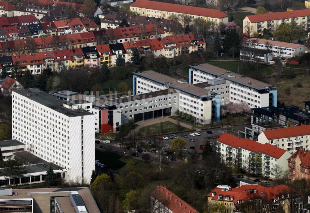 Erfurt aus der Vogelperspektive: Gebäude- Komplex der Arbeitsagentur Agentur für Arbeit an der Max-Reger-Strasse in Erfurt im Bundesland Thüringen