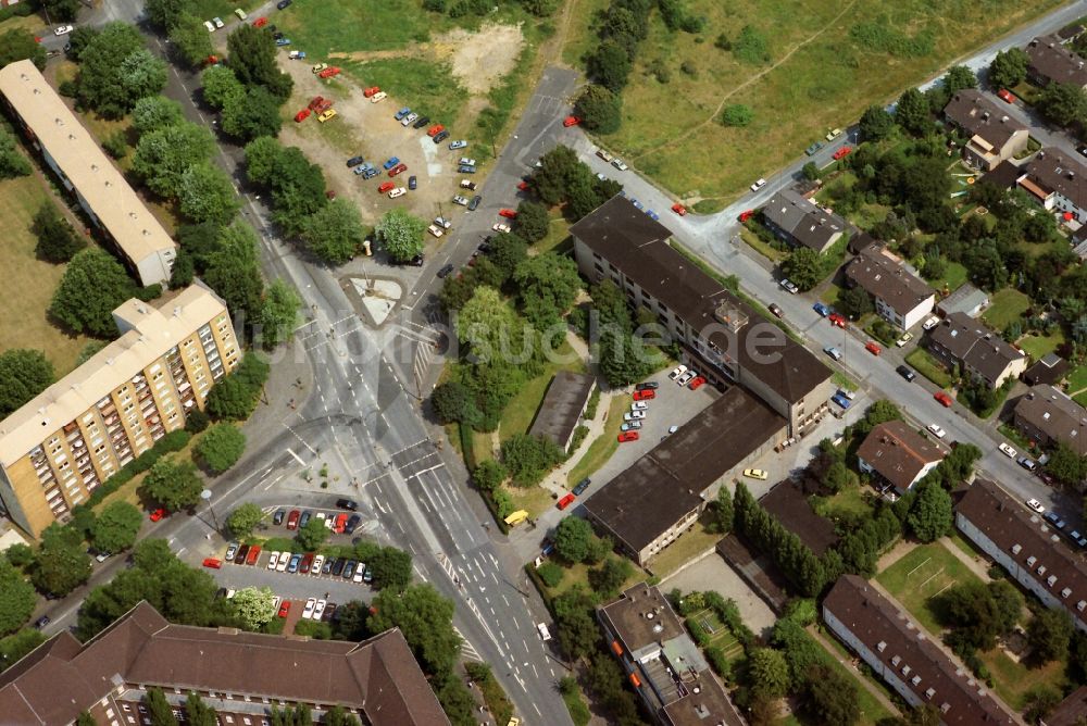 Duisburg aus der Vogelperspektive: Gebäude - Komplex des Berufskollegs der TÜV NORD College GmbH im Stadtteil Hamborn von Duisburg im Bundesland Nordrhein-Westfalen