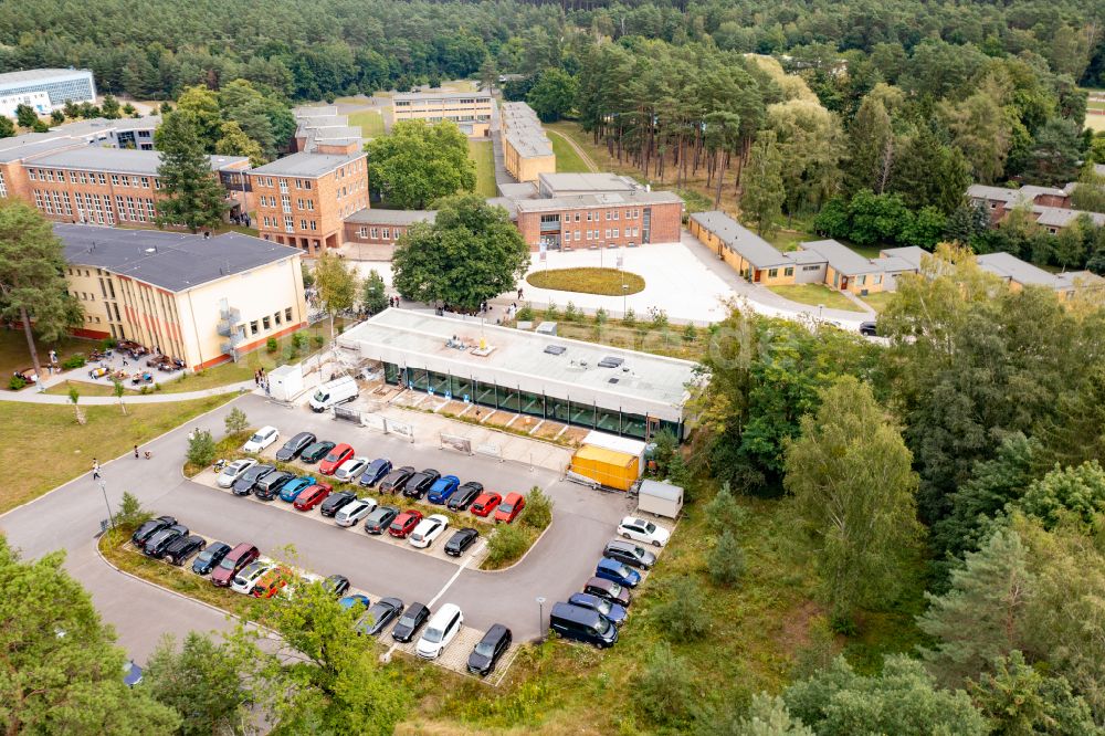 Luftbild Bernau - Gebäude- Komplex der ehemaligen Bundesschule des Allgemeinen Deutschen Gewerkschaftsbundes im Stadtteil Waldfrieden von Bernau Bundesland Brandenburg