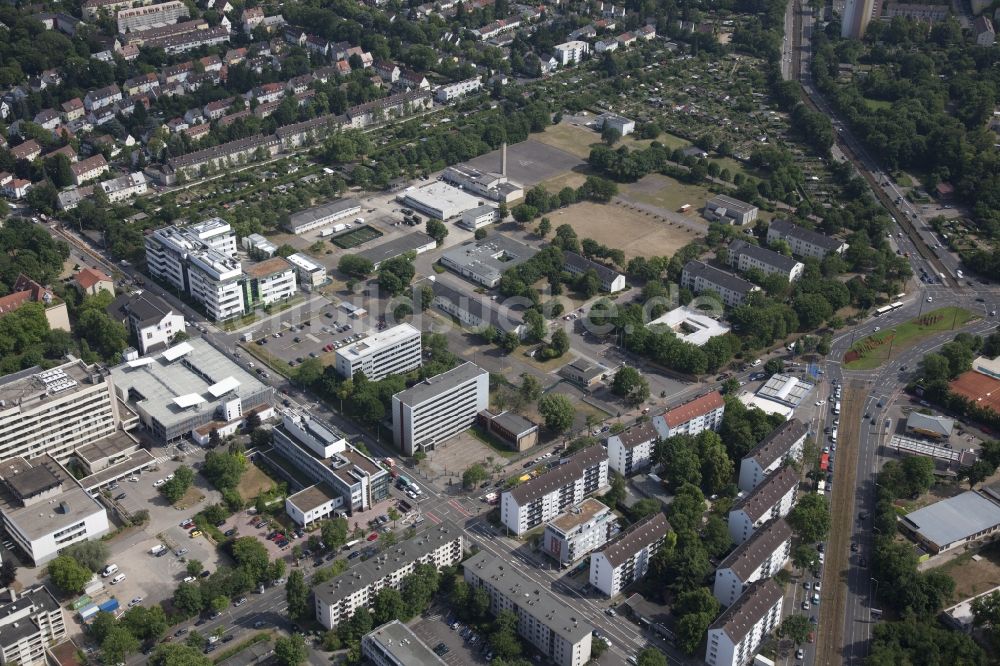 Mainz von oben - Gebäude- Komplex der General-Feldzeugmeister-Kaserne ( GFZ ) der Bundeswehr in Mainz im Bundesland Rheinland-Pfalz