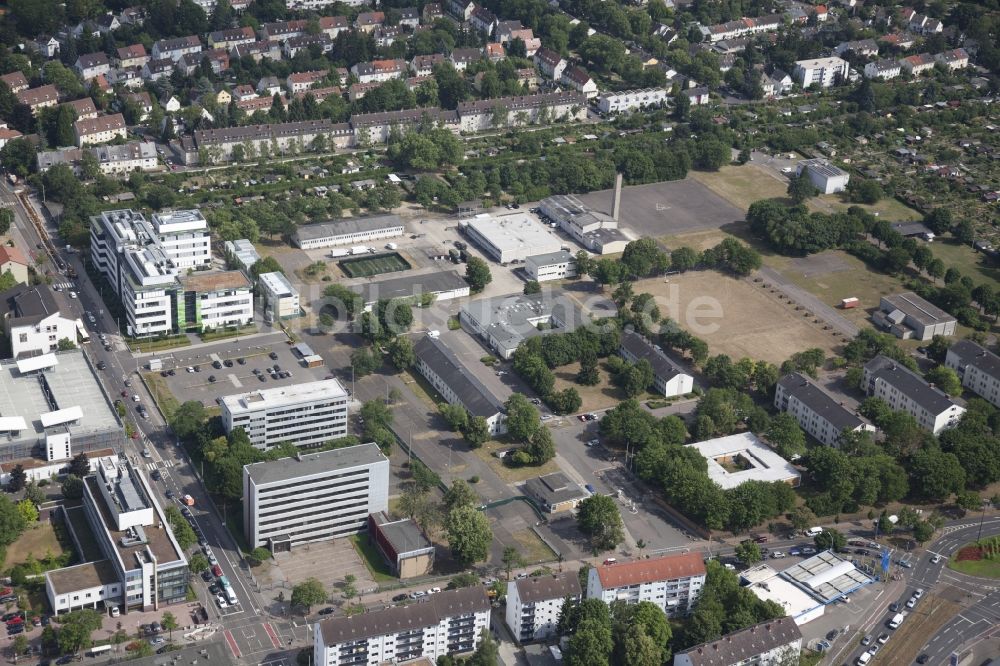 Mainz aus der Vogelperspektive: Gebäude- Komplex der General-Feldzeugmeister-Kaserne ( GFZ ) der Bundeswehr in Mainz im Bundesland Rheinland-Pfalz