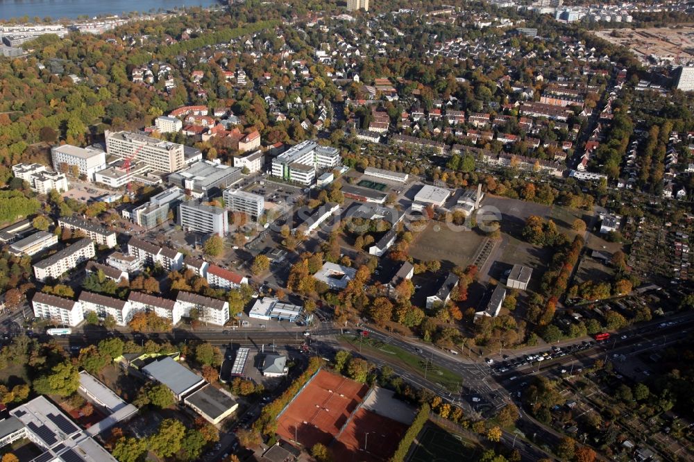 Mainz von oben - Gebäude- Komplex der General-Feldzeugmeister-Kaserne ( GFZ ) der Bundeswehr in Mainz im Bundesland Rheinland-Pfalz