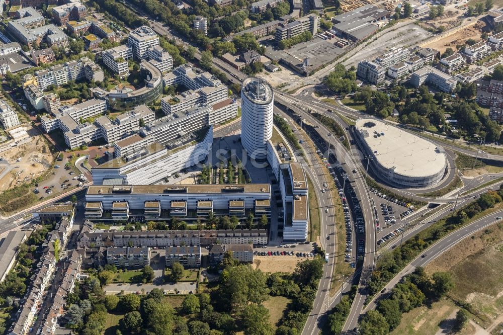 Luftaufnahme Düsseldorf - Gebäude - Komplex am Hochhaus Vodafone-Campus und am Heerdter Dreieckin Düsseldorf im Bundesland Nordrhein-Westfalen