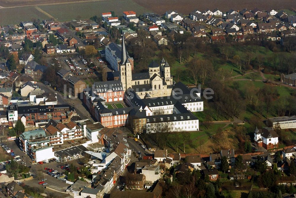 Luftaufnahme Pulheim - Gebäude- Komplex des Kloster der Abtei Brauweiler im Bundesland Nordrhein-Westfalen