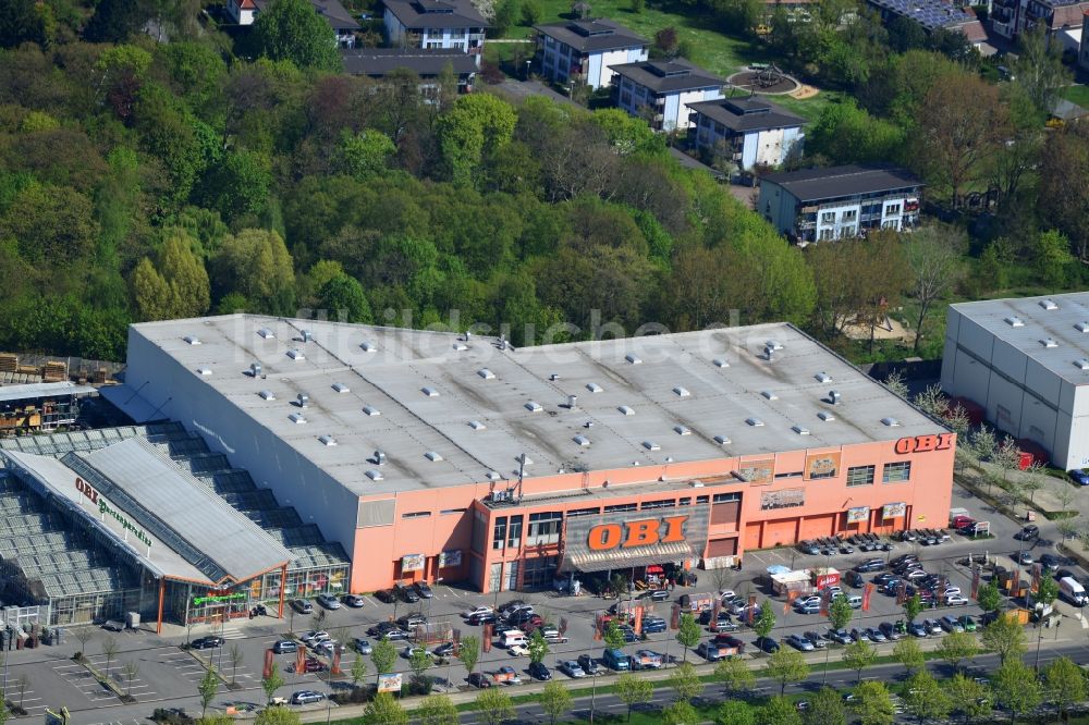 Berlin Mahlsdorf aus der Vogelperspektive: Gebäude - Komplex des OBI - Baumarkt an der B1 in Mahlsdorf im Stadtbezirk Marzahn-Hellersdorf von Berlin