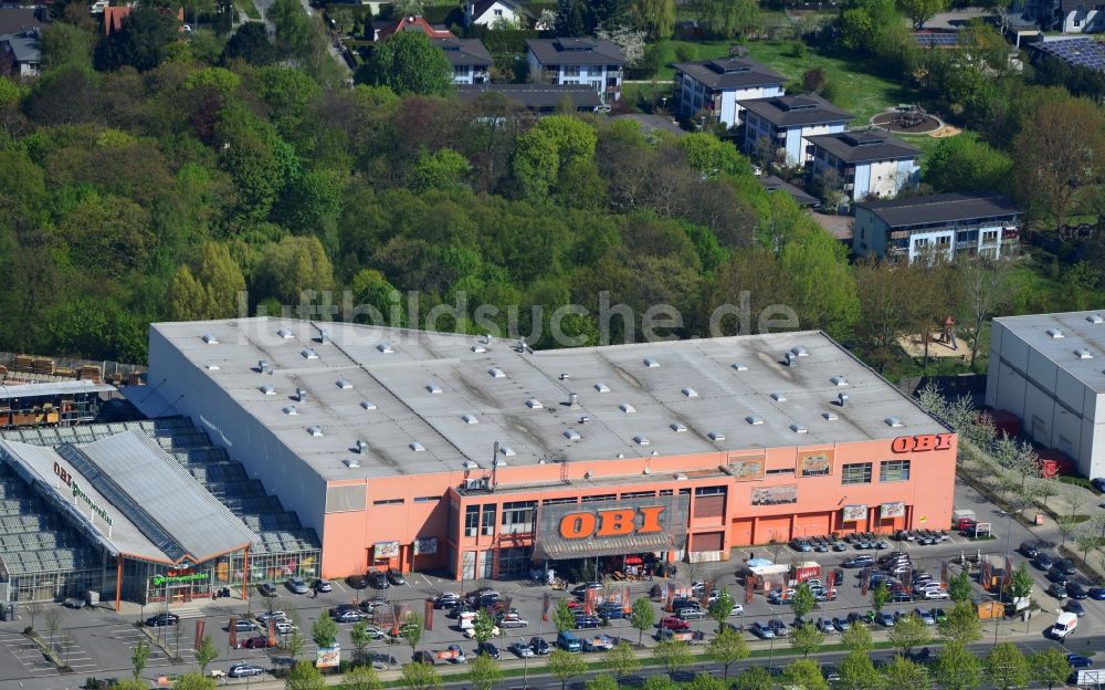 Luftbild Berlin Mahlsdorf - Gebäude - Komplex des OBI - Baumarkt an der B1 in Mahlsdorf im Stadtbezirk Marzahn-Hellersdorf von Berlin