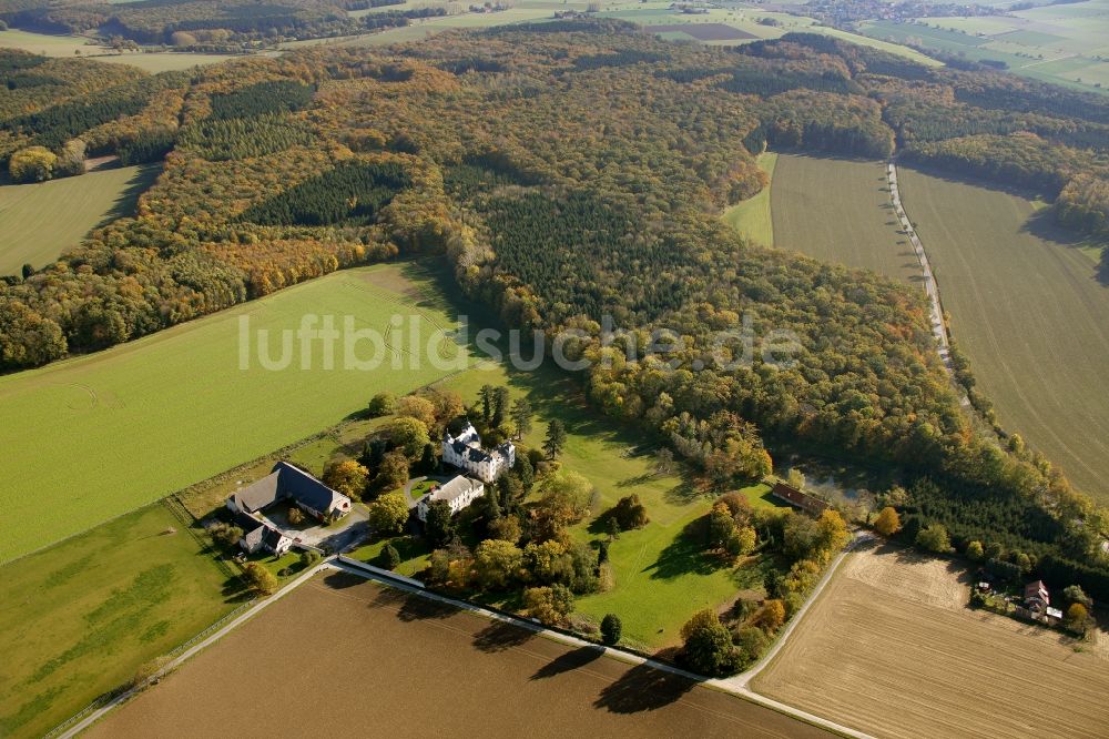 Luftaufnahme Anröchte - Mellrich - Gebäude Komplex des Schloss Eggeringhausen in Anröchte - Mellrich in Nordrhein-Westfalen