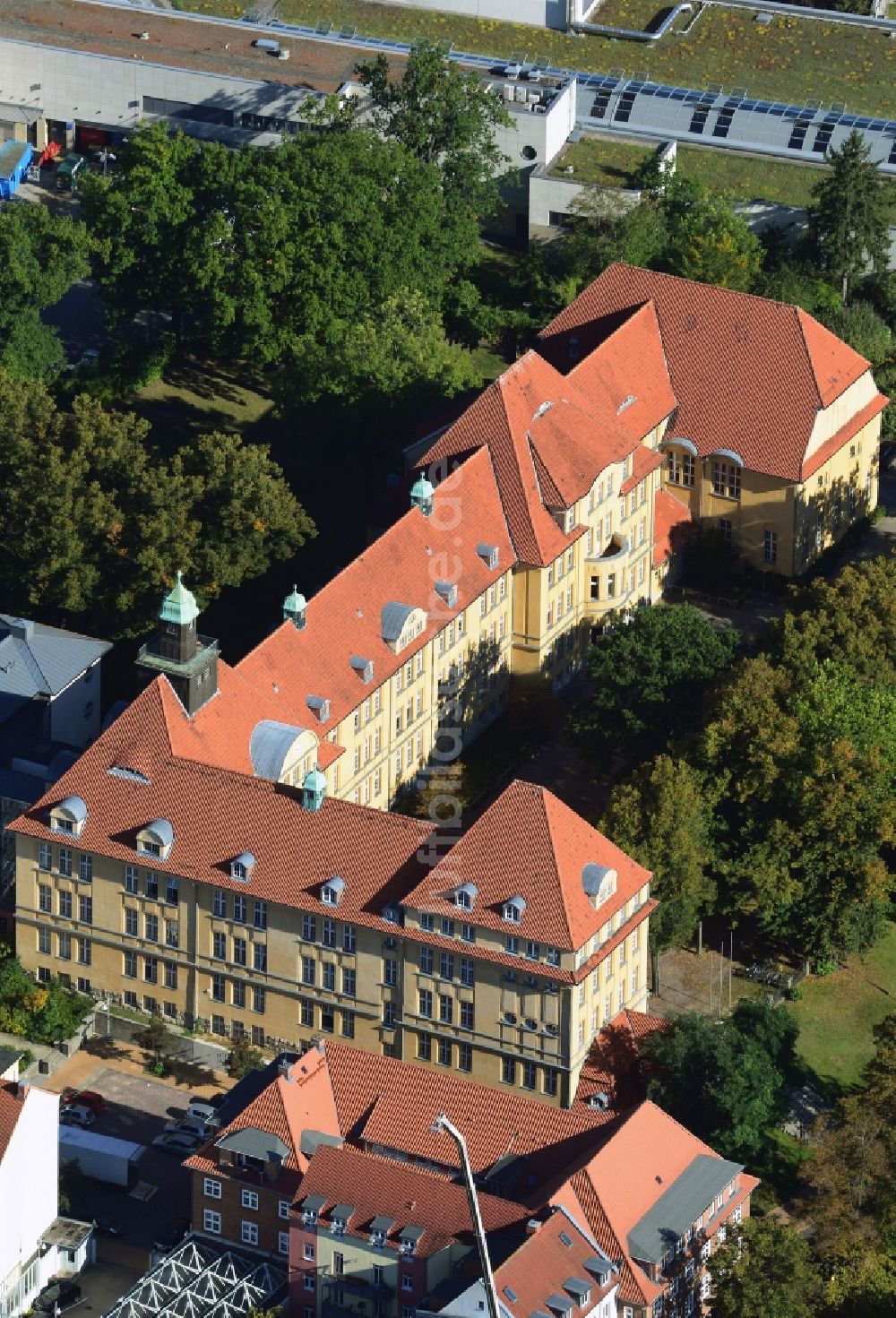 Schwerin aus der Vogelperspektive: Gebäude- Komplex der Schule des Gymnasium Fridericianum und des Lyzeum e.V. in Schwerin im Bundesland Mecklenburg-Vorpommern