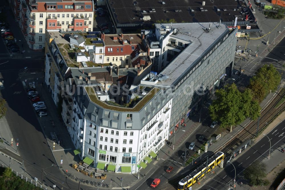 Luftbild Berlin - Gebäude- Komplex mit Verwaltungs- und Geschäftshäusern zwischen der Warschauer Straße, Revaler Straße und der Marchlewskistraße in Berlin- Friedrichshain