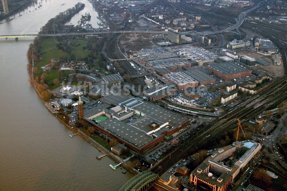 Luftbild Köln - Gebäude - Komplexes der Kölner Messe Kölnmesse am Ufer des Rheins in Köln im Bundesland Nordrhein-Westfalen