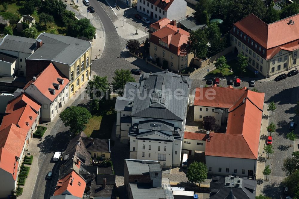 Bernburg (Saale) von oben - Gebäude des Konzerthauses und Theater- Schauspielhauses in Bernburg (Saale) im Bundesland Sachsen-Anhalt