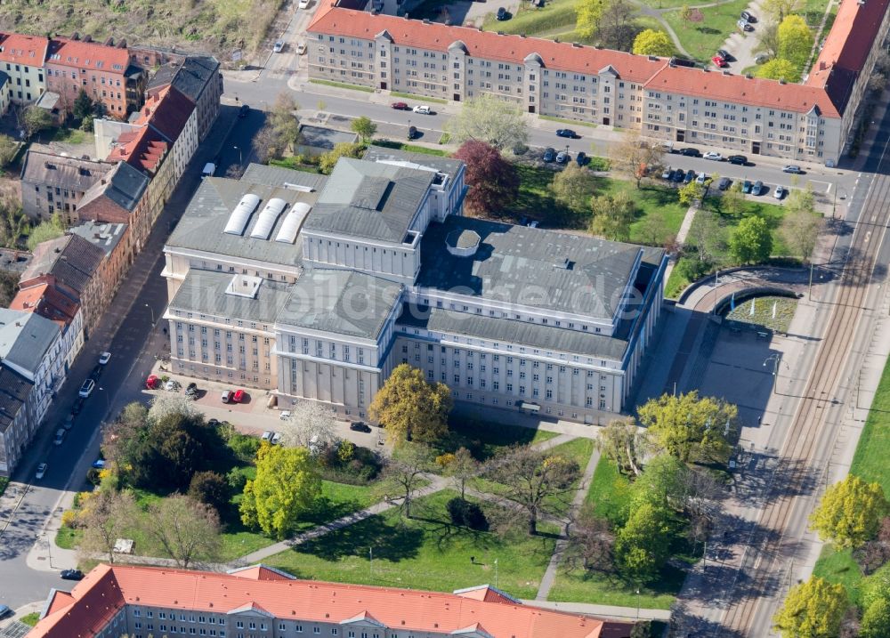 Dessau von oben - Gebäude des Konzerthauses und Theater- Schauspielhauses in Dessau im Bundesland Sachsen-Anhalt, Deutschland