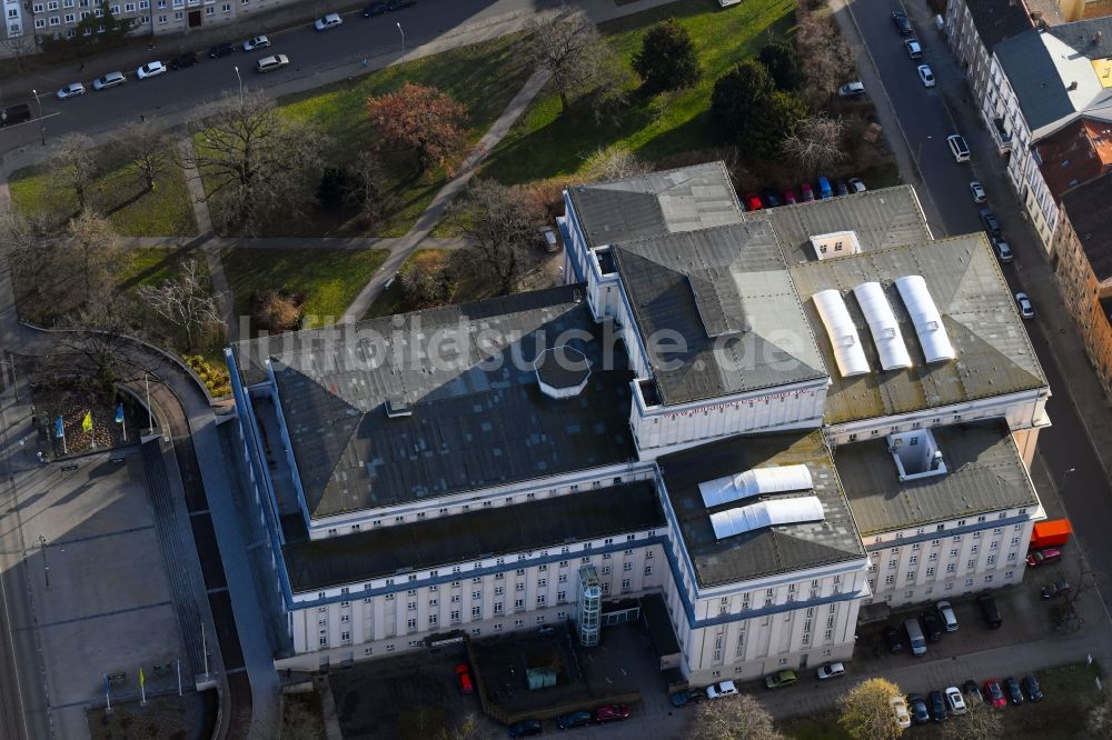 Dessau aus der Vogelperspektive: Gebäude des Konzerthauses und Theater- Schauspielhauses in Dessau im Bundesland Sachsen-Anhalt, Deutschland