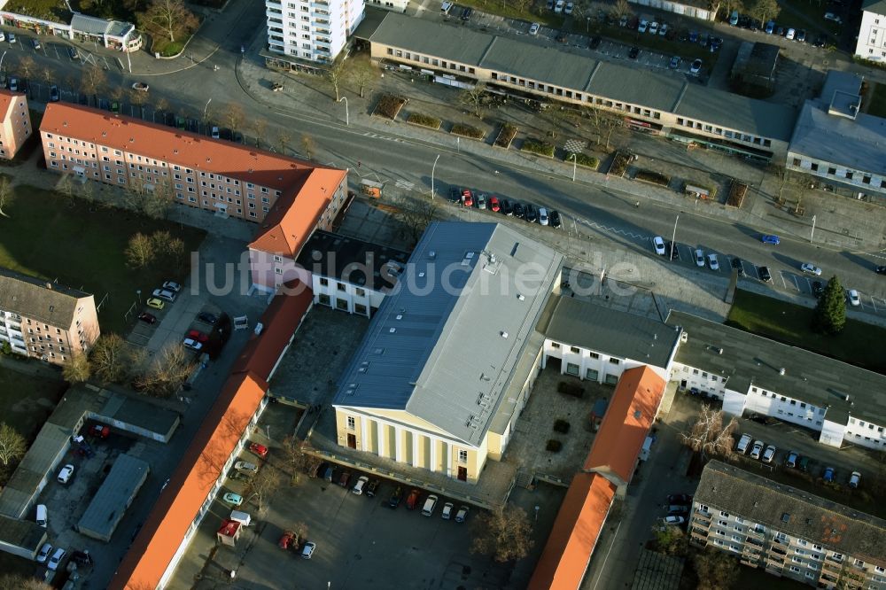 Luftaufnahme Eisenhüttenstadt - Gebäude des Konzerthauses und Theater- Schauspielhauses in Eisenhüttenstadt im Bundesland Brandenburg