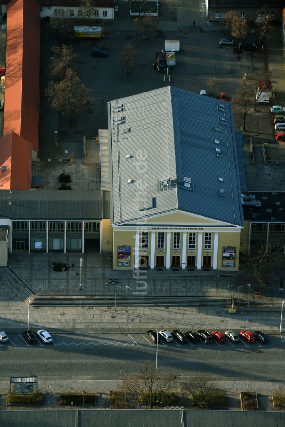 Luftbild Eisenhüttenstadt - Gebäude des Konzerthauses und Theater- Schauspielhauses in Eisenhüttenstadt im Bundesland Brandenburg