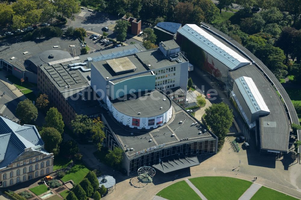 Luftaufnahme Kassel - Gebäude des Konzerthauses und Theater- Schauspielhauses in Kassel im Bundesland Hessen