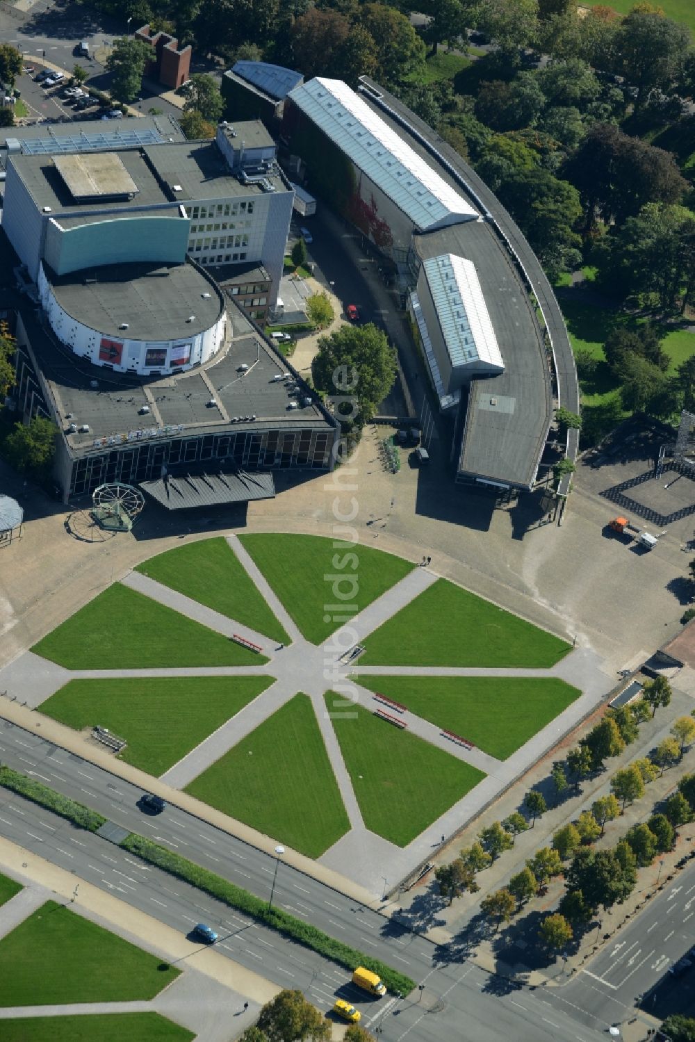 Kassel von oben - Gebäude des Konzerthauses und Theater- Schauspielhauses in Kassel im Bundesland Hessen