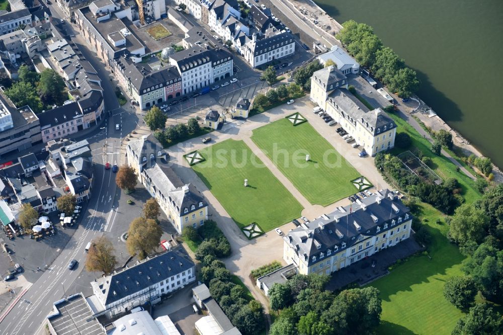 Neuwied aus der Vogelperspektive: Gebäude des Konzerthauses und Theater- Schauspielhauses in Neuwied im Bundesland Rheinland-Pfalz, Deutschland