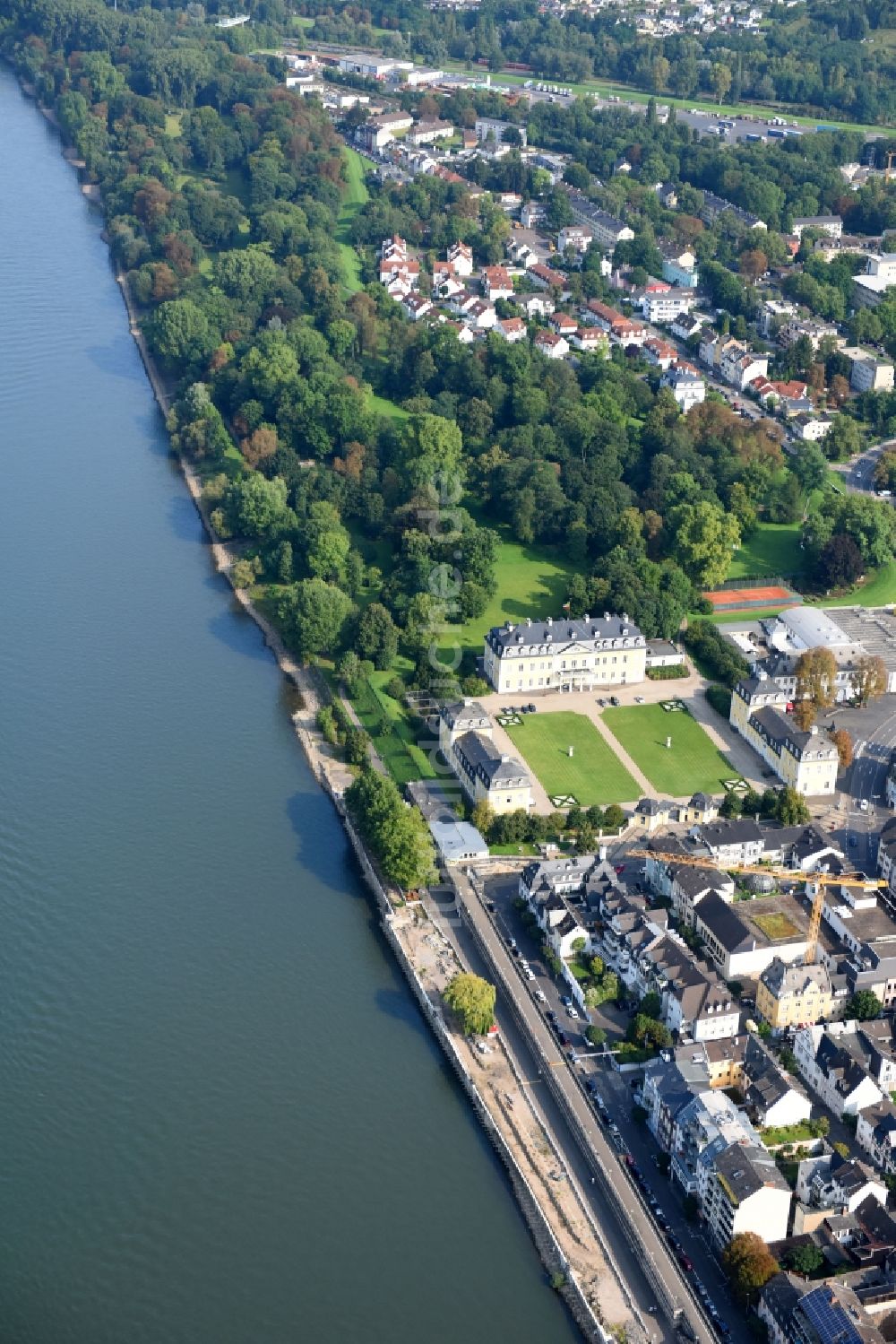 Luftbild Neuwied - Gebäude des Konzerthauses und Theater- Schauspielhauses in Neuwied im Bundesland Rheinland-Pfalz, Deutschland