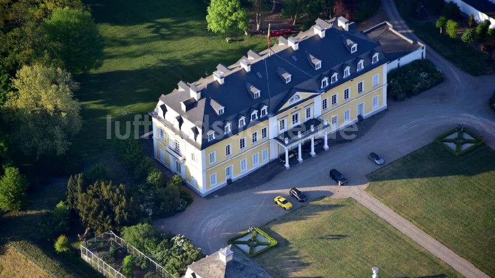 Neuwied von oben - Gebäude des Konzerthauses und Theater- Schauspielhauses in Neuwied im Bundesland Rheinland-Pfalz, Deutschland