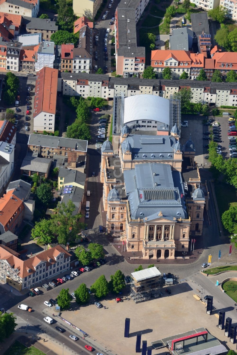 Luftbild Schwerin - Gebäude des Konzerthauses und Theater- Schauspielhauses in Schwerin im Bundesland Mecklenburg-Vorpommern