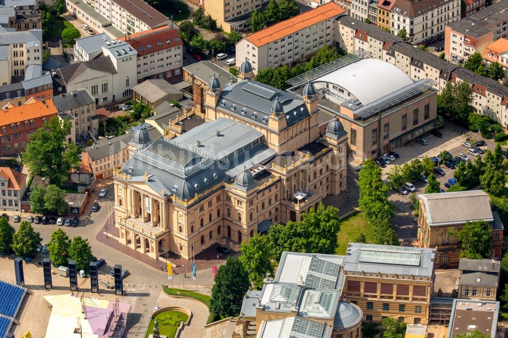 Luftaufnahme Schwerin - Gebäude des Konzerthauses und Theater- Schauspielhauses in Schwerin im Bundesland Mecklenburg-Vorpommern