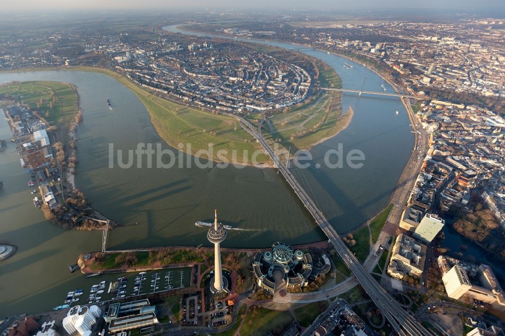 Luftbild Düsseldorf - Gebäude des Landtag von Düsseldorf mit dem Sitz der Landesregierung und des Landesparlament am Ufer des Flusses Rhein in Düsseldorf in Nordrhein-Westfalen NRW