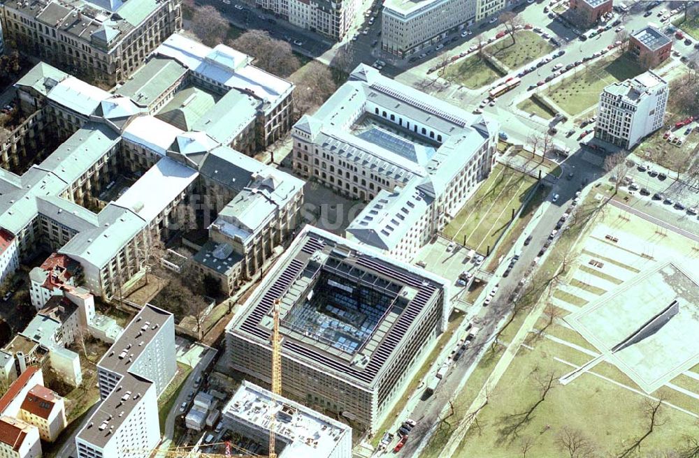 Luftaufnahme Berlin - Gebäude Landwirtschaftsministeriums an der Invalidenstraße in Berlin-Mitte, dem ehem sitz des DDR-Bergbauministeriums