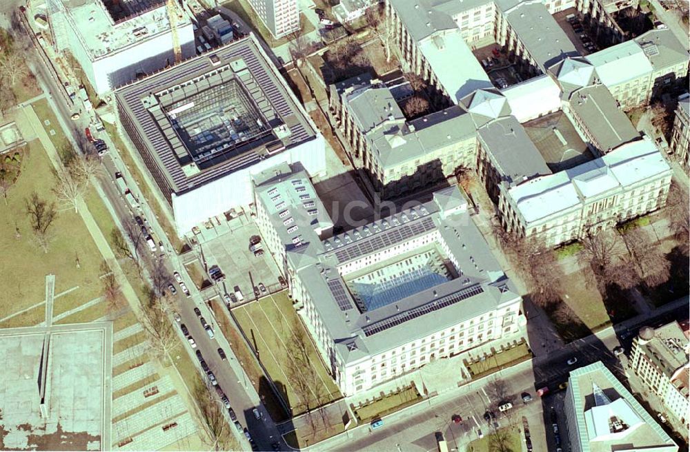 Berlin von oben - Gebäude Landwirtschaftsministeriums an der Invalidenstraße in Berlin-Mitte, dem ehem sitz des DDR-Bergbauministeriums