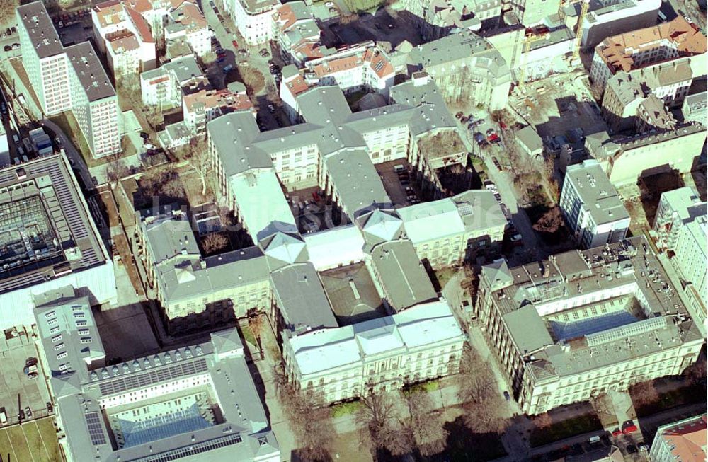 Berlin von oben - Gebäude Landwirtschaftsministeriums an der Invalidenstraße in Berlin-Mitte, dem ehem sitz des DDR-Bergbauministeriums