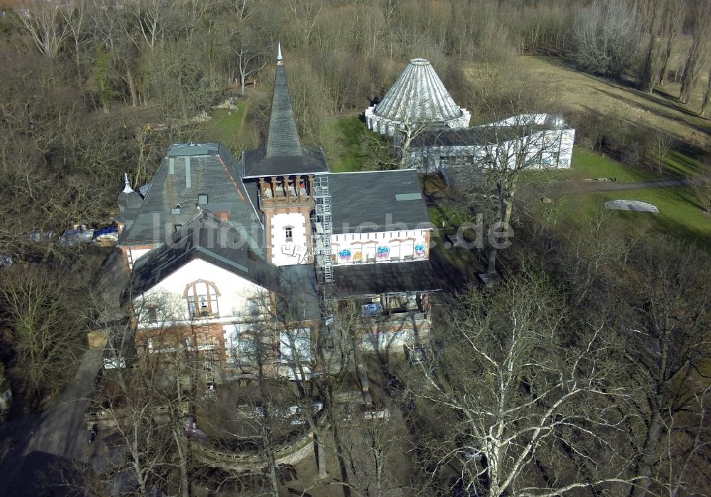 Halle / Saale aus der Vogelperspektive: Gebäude des leerstehenden Pionierhaus in Halle (Saale) in Sachsen-Anhalt