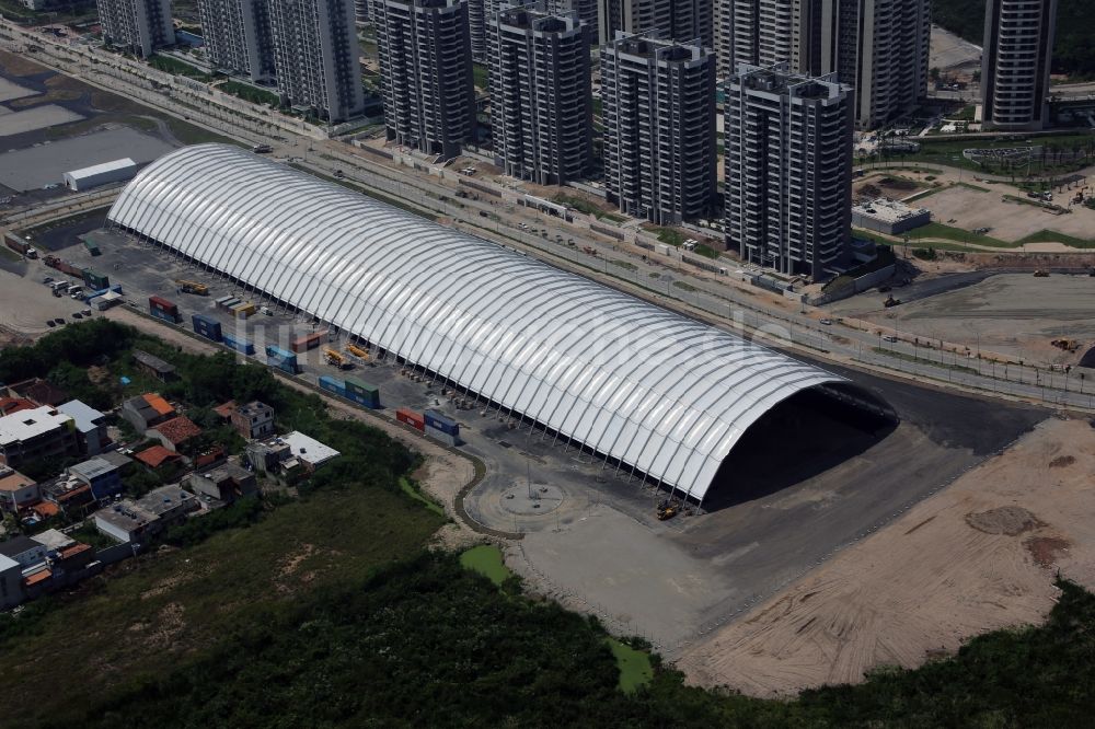 Rio de Janeiro von oben - Gebäude der Leichtathletik- Sporthalle in Rio de Janeiro in Rio de Janeiro, Brasilien