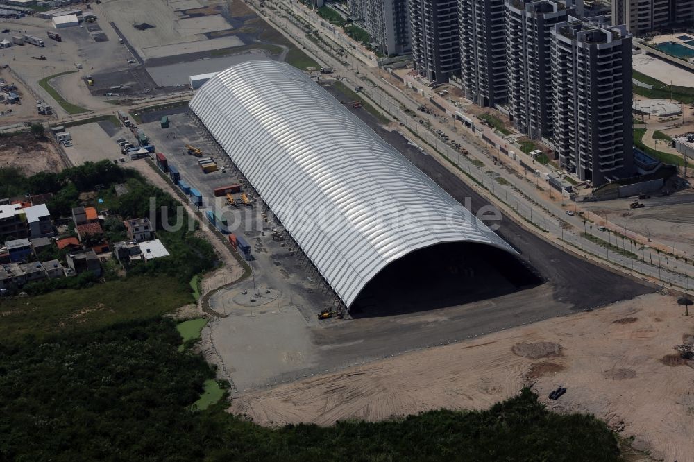 Rio de Janeiro aus der Vogelperspektive: Gebäude der Leichtathletik- Sporthalle in Rio de Janeiro in Rio de Janeiro, Brasilien