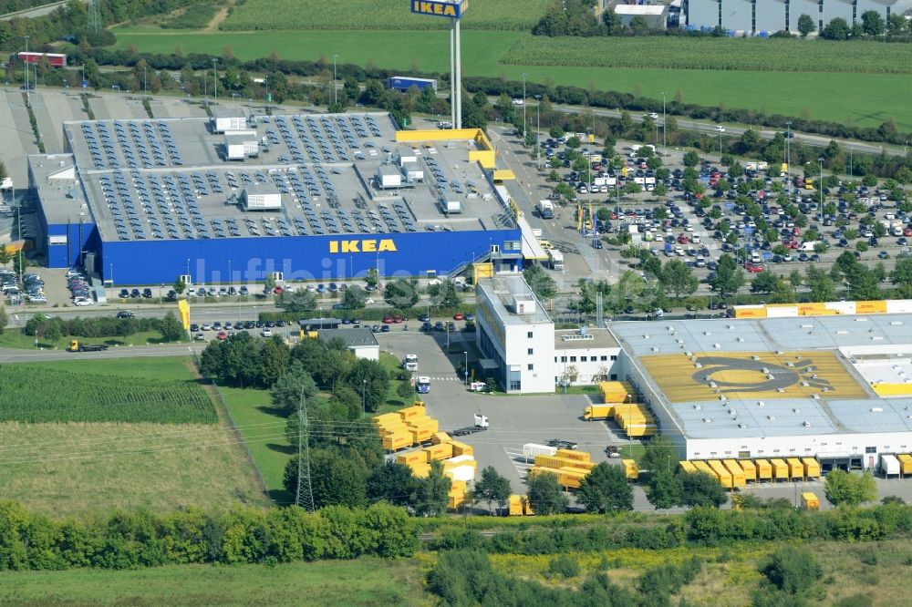 Gersthofen von oben - Gebäude des Möbelmarkt der IKEA Einrichtungshaus Augsburg in Gersthofen im Bundesland Bayern