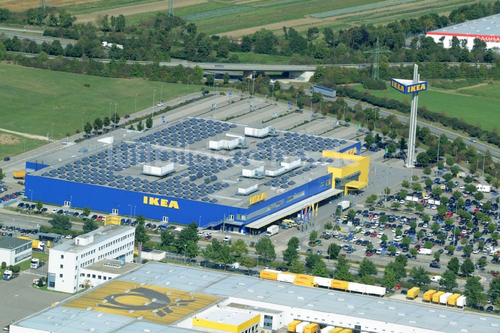 Gersthofen aus der Vogelperspektive: Gebäude des Möbelmarkt der IKEA Einrichtungshaus Augsburg in Gersthofen im Bundesland Bayern