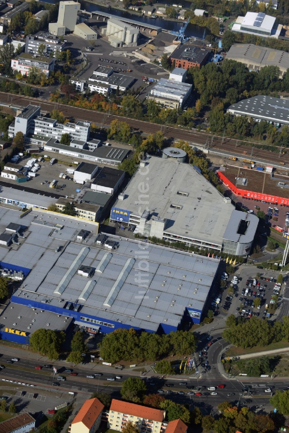 Luftaufnahme Berlin - Gebäude des Möbelmarkt der IKEA Einrichtungshaus Berlin-Spandau in Berlin