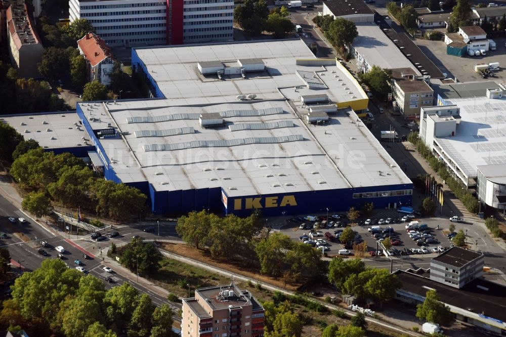 Luftbild Berlin - Gebäude des Möbelmarkt der IKEA Einrichtungshaus Berlin-Spandau in Berlin