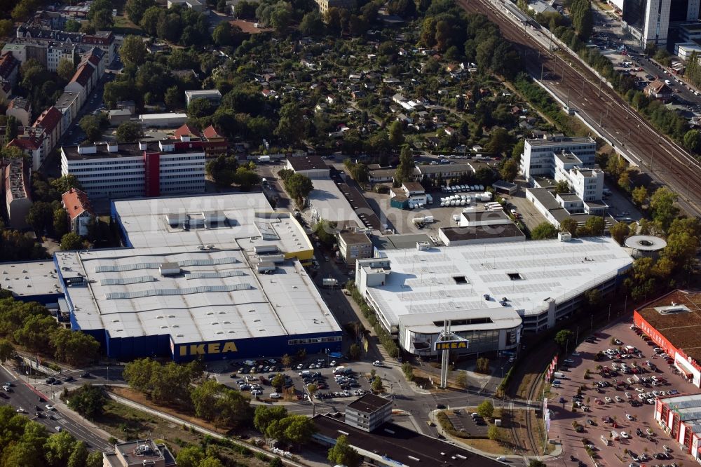 Berlin von oben - Gebäude des Möbelmarkt der IKEA Einrichtungshaus Berlin-Spandau in Berlin