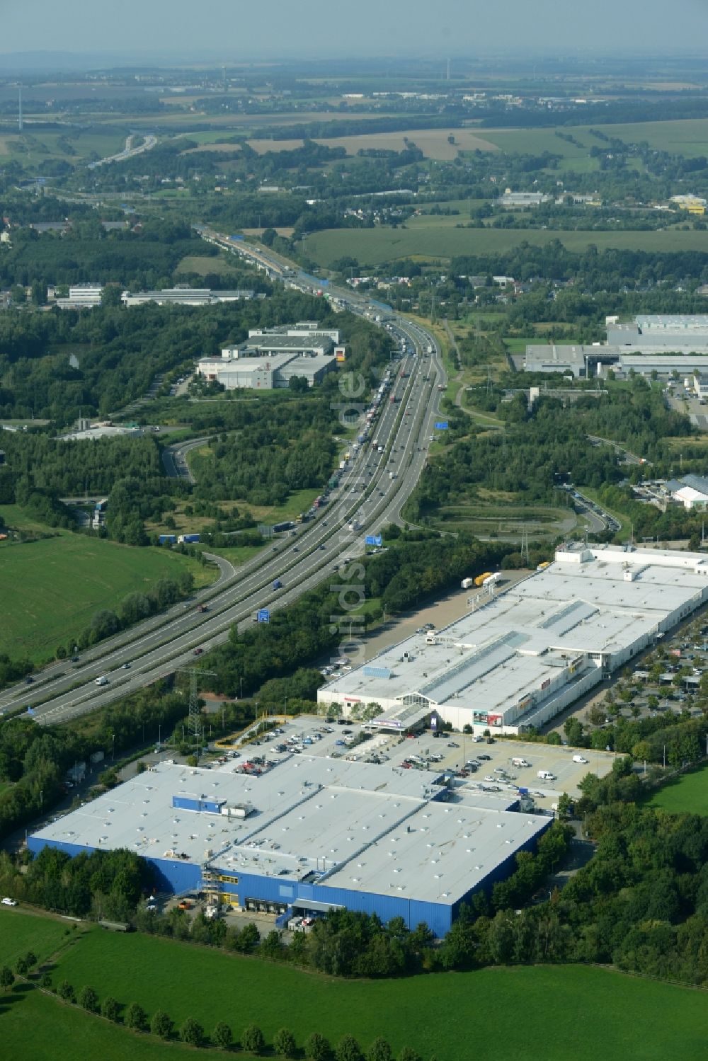 Chemnitz von oben - Gebäude des Möbelmarkt - IKEA Einrichtungshaus im Neefepark in Chemnitz im Bundesland Sachsen