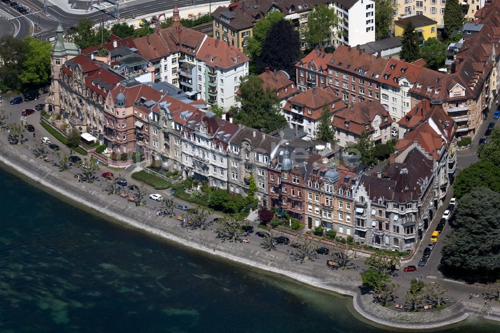 Luftbild Konstanz - Gebäude eines Mehrfamilien- Wohnhauses am Rheinufer in Konstanz im Bundesland Baden-Württemberg, Deutschland