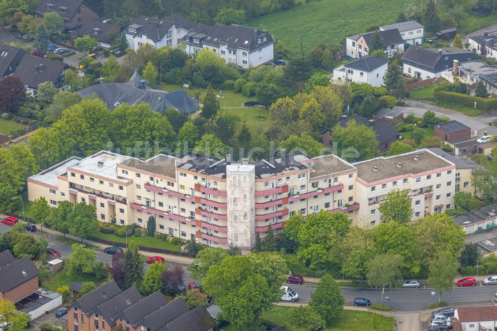 Luftaufnahme Velbert - Gebäude eines Mehrfamilien- Wohnhauses in Velbert im Bundesland Nordrhein-Westfalen, Deutschland