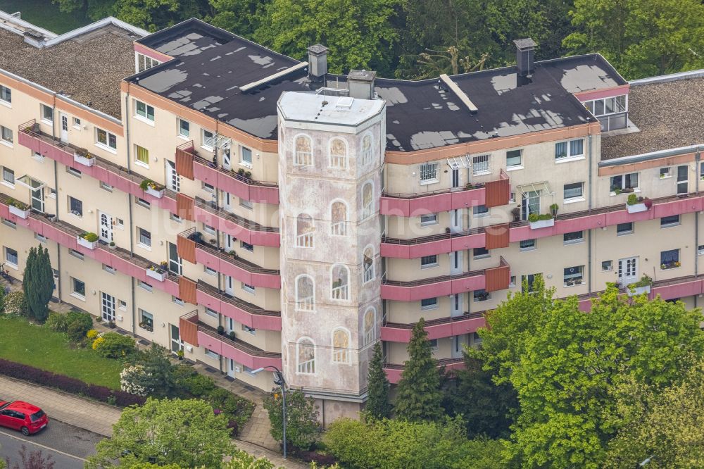 Velbert von oben - Gebäude eines Mehrfamilien- Wohnhauses in Velbert im Bundesland Nordrhein-Westfalen, Deutschland