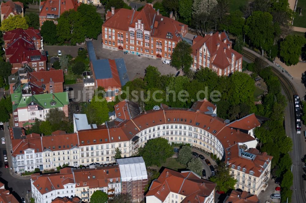 Erfurt aus der Vogelperspektive: Gebäude eines Mehrfamilien- Wohnhauses an der Wilhelm-Külz-Straße in Erfurt im Bundesland Thüringen, Deutschland